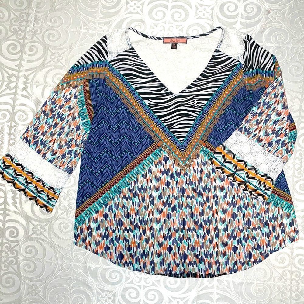 olive hill mixed print V-neck bracelet sleeve lace detail top size Medium